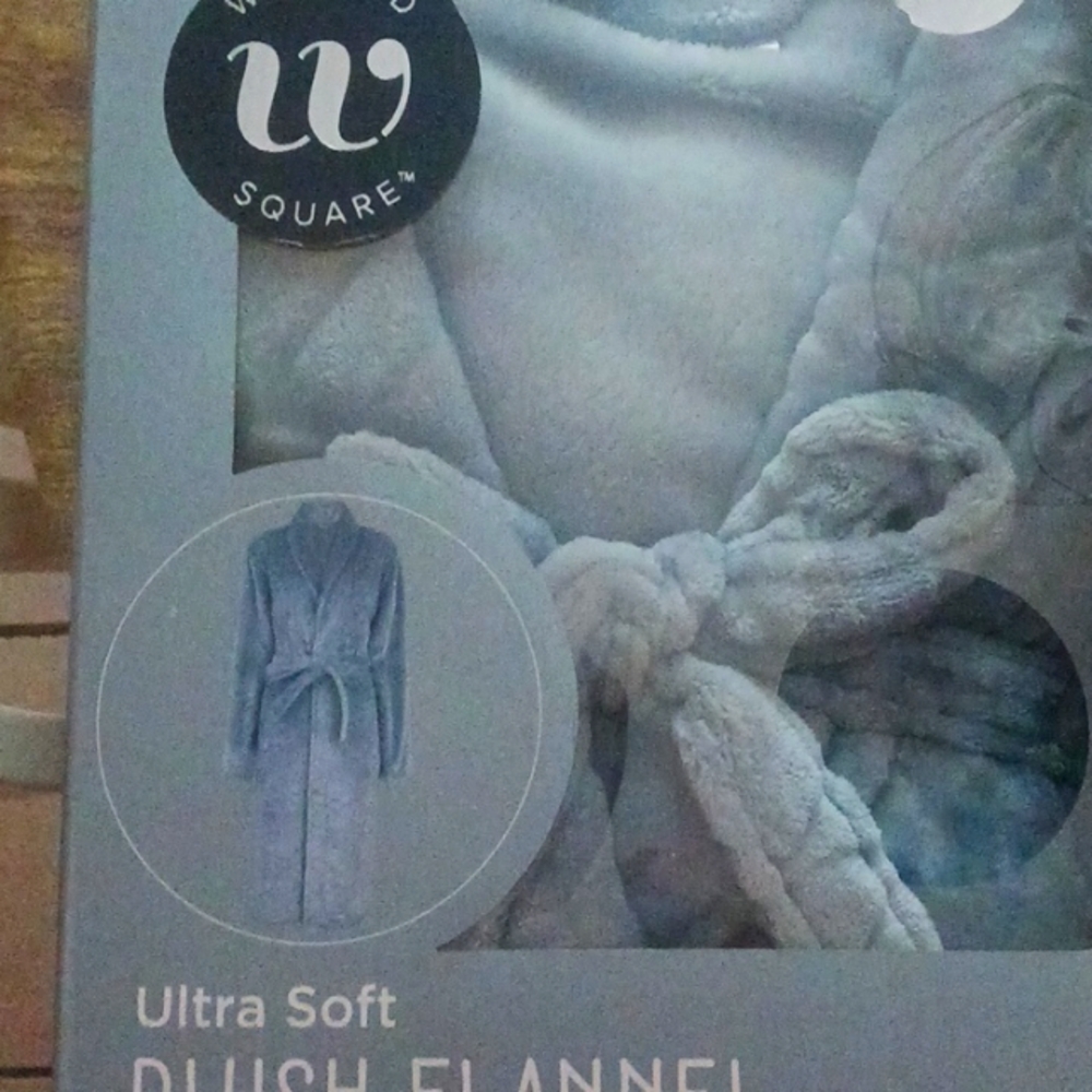 Woman's super soft bathrobe